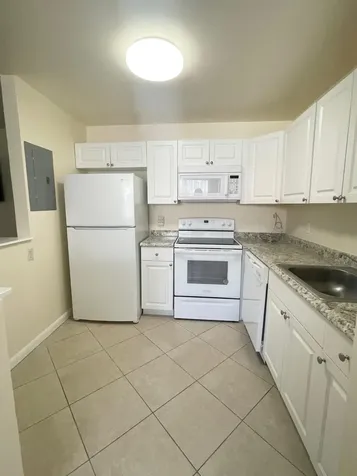 314 Saxony G Delray Beach FL 33446
