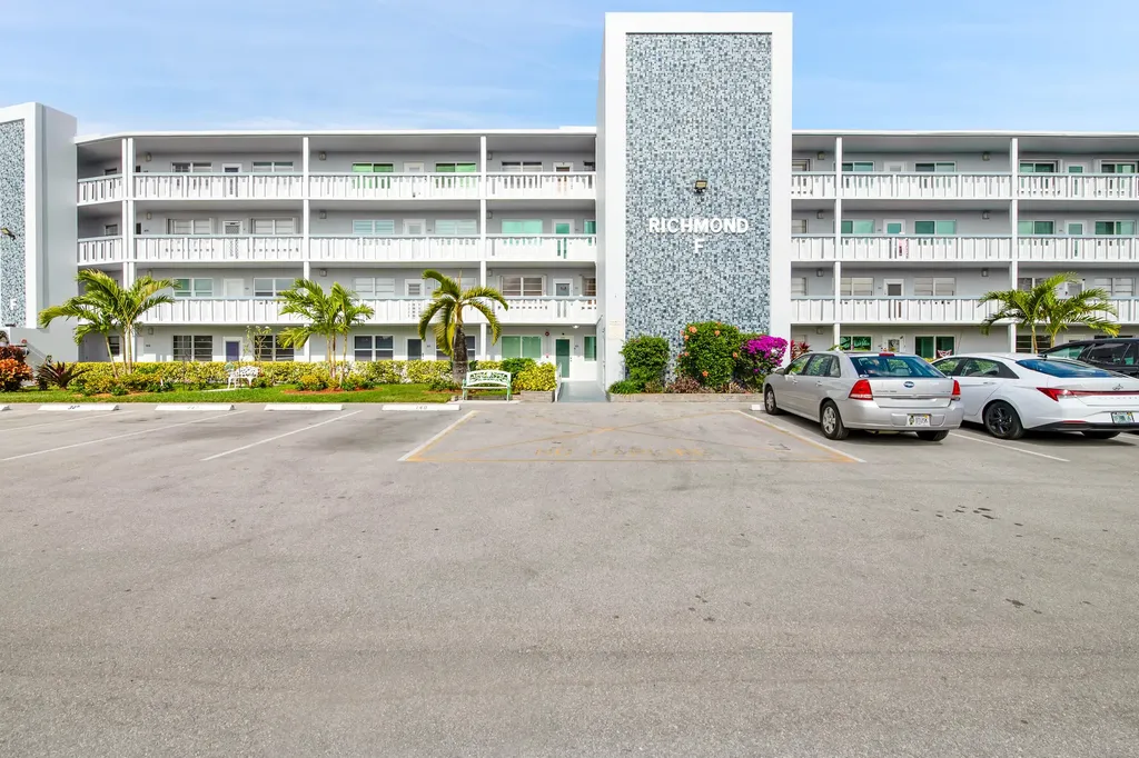 250 Richmond F Deerfield Beach FL 33442