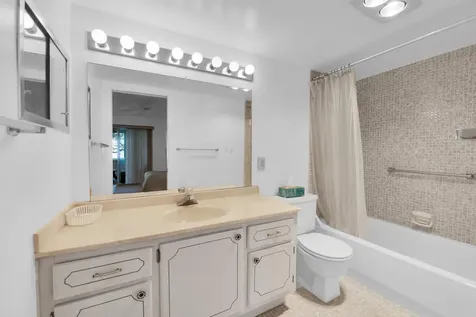 250 Richmond F Deerfield Beach FL 33442