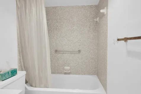 250 Richmond F Deerfield Beach FL 33442