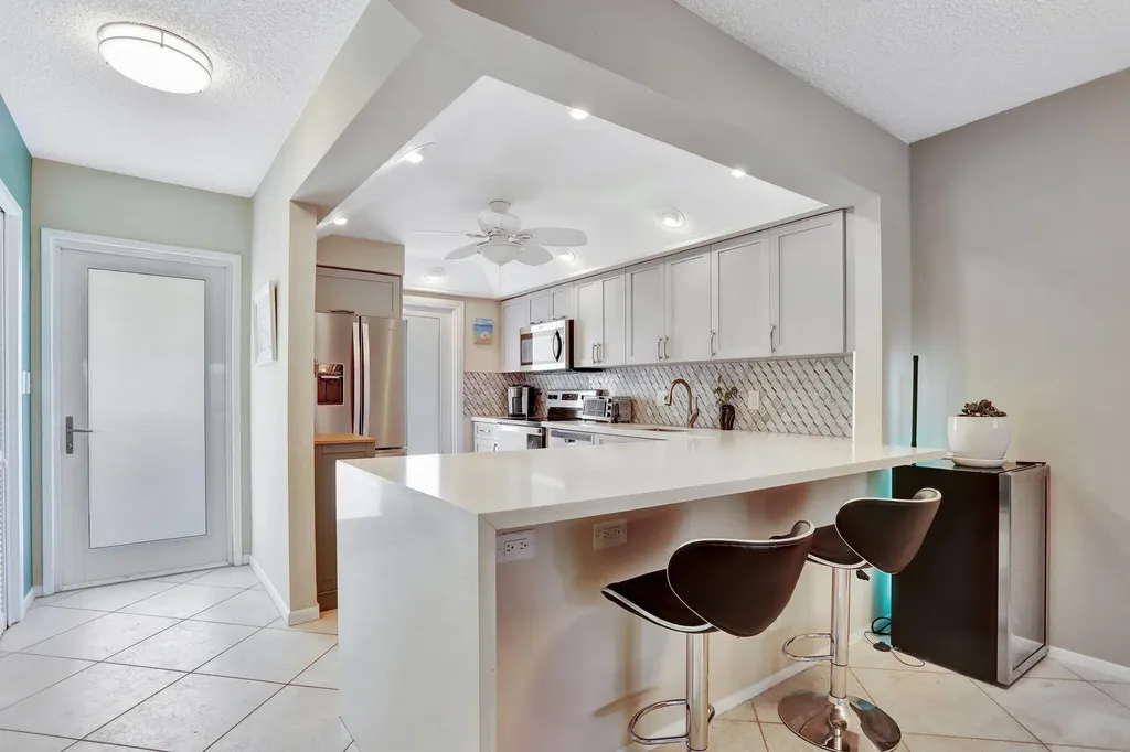 2731 Ne 14th Street Causeway Pompano Beach FL 33062