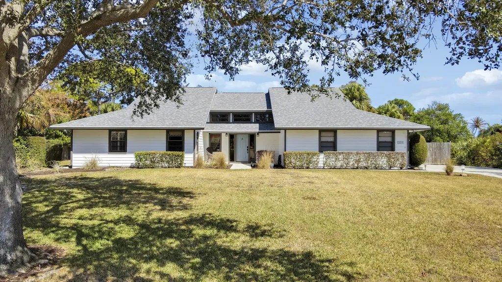 899 Ne Juniper Place Jensen Beach FL 34957