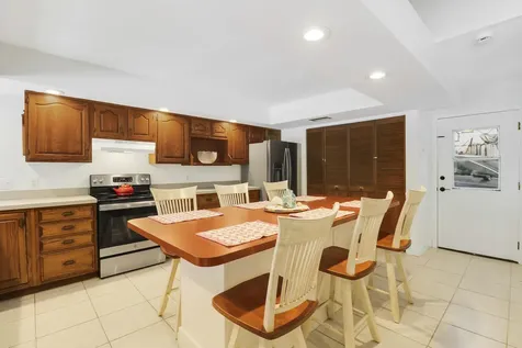 899 Ne Juniper Place Jensen Beach FL 34957