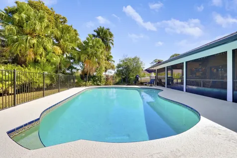 899 Ne Juniper Place Jensen Beach FL 34957