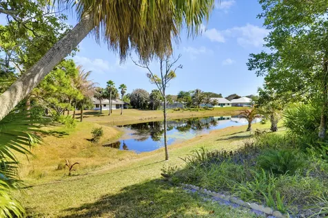 899 Ne Juniper Place Jensen Beach FL 34957