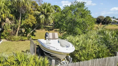 899 Ne Juniper Place Jensen Beach FL 34957