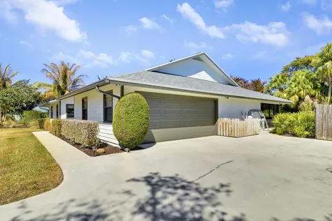 899 Ne Juniper Place Jensen Beach FL 34957