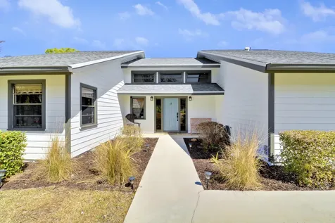 899 Ne Juniper Place Jensen Beach FL 34957