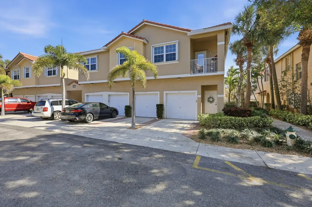 114 Lighthouse Cir, J Tequesta FL 33469