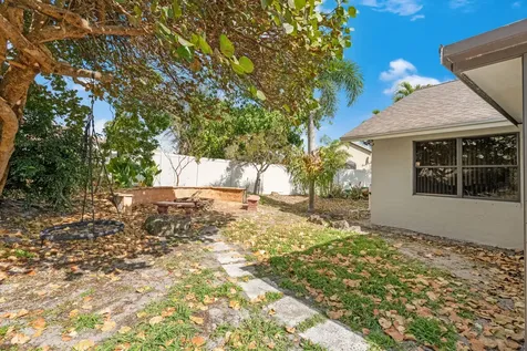 26 Cedar Circle Boynton Beach FL 33436
