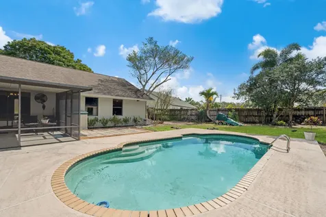 26 Cedar Circle Boynton Beach FL 33436