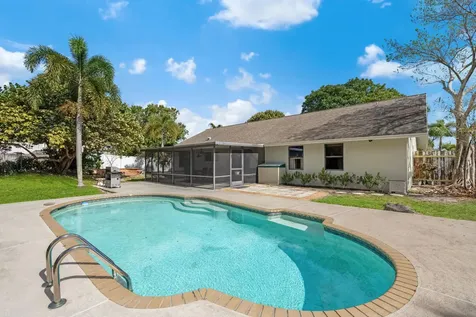 26 Cedar Circle Boynton Beach FL 33436