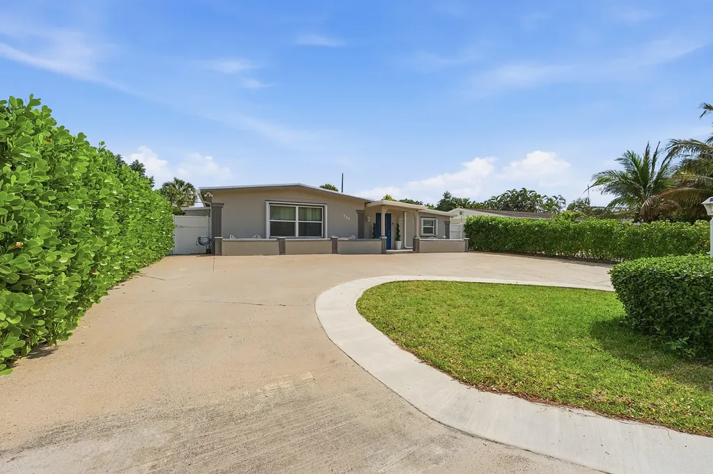 924 Sarazen Drive West Palm Beach FL 33413