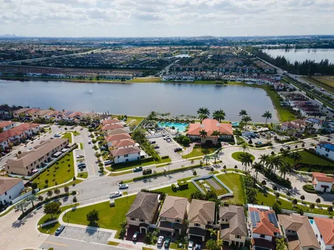 10902 W 33rd Way Hialeah FL 33018