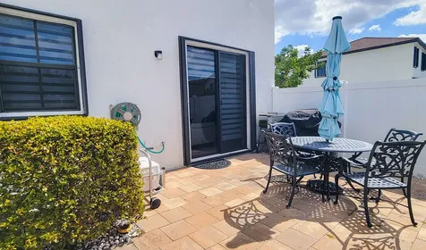10902 W 33rd Way Hialeah FL 33018