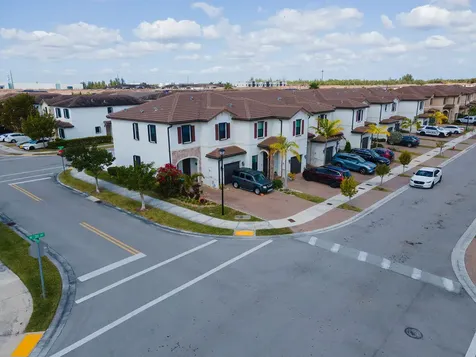 10902 W 33rd Way Hialeah FL 33018