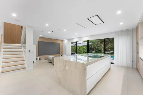 312 Ne 210th Way Miami FL 33179