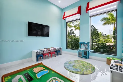 312 Ne 210th Way Miami FL 33179