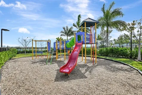 312 Ne 210th Way Miami FL 33179