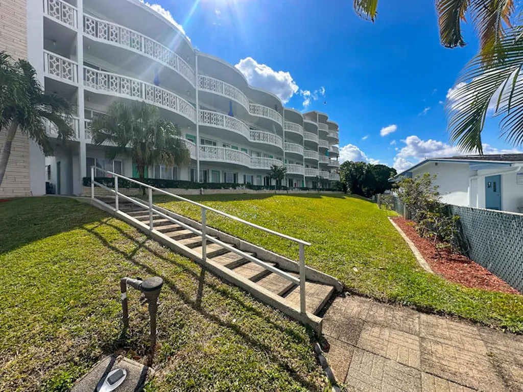 2381 Sunset Avenue Lake Worth Beach FL 33461