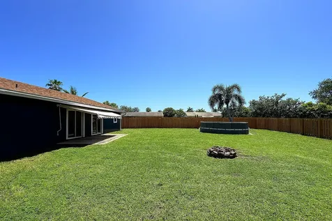 2055 Se West Dunbrooke Circle Port Saint Lucie FL 34952
