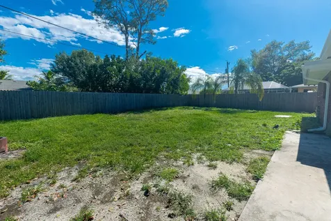 471 Se Lamon Lane Port Saint Lucie FL 34983