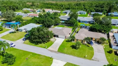 471 Se Lamon Lane Port Saint Lucie FL 34983