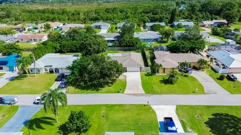 471 Se Lamon Lane Port Saint Lucie FL 34983