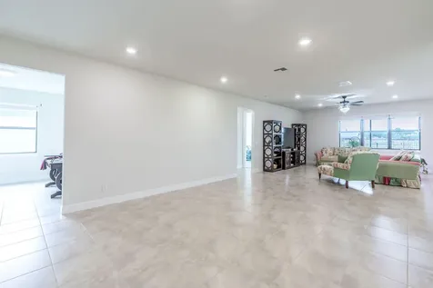 744 Se Villandry Way Port Saint Lucie FL 34983