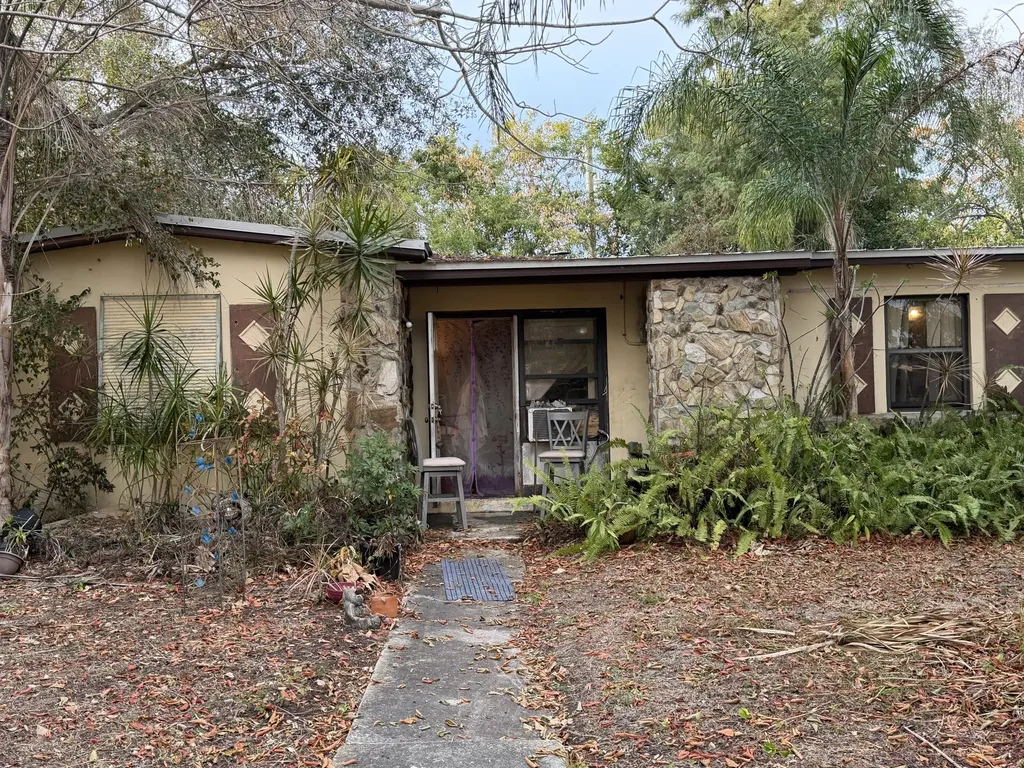 490 Se Sandia Avenue Port Saint Lucie FL 34983