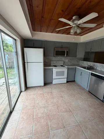 5601 Pierce Street Hollywood FL 33021
