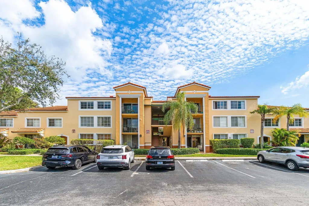 117 Yacht Club Way Hypoluxo FL 33462