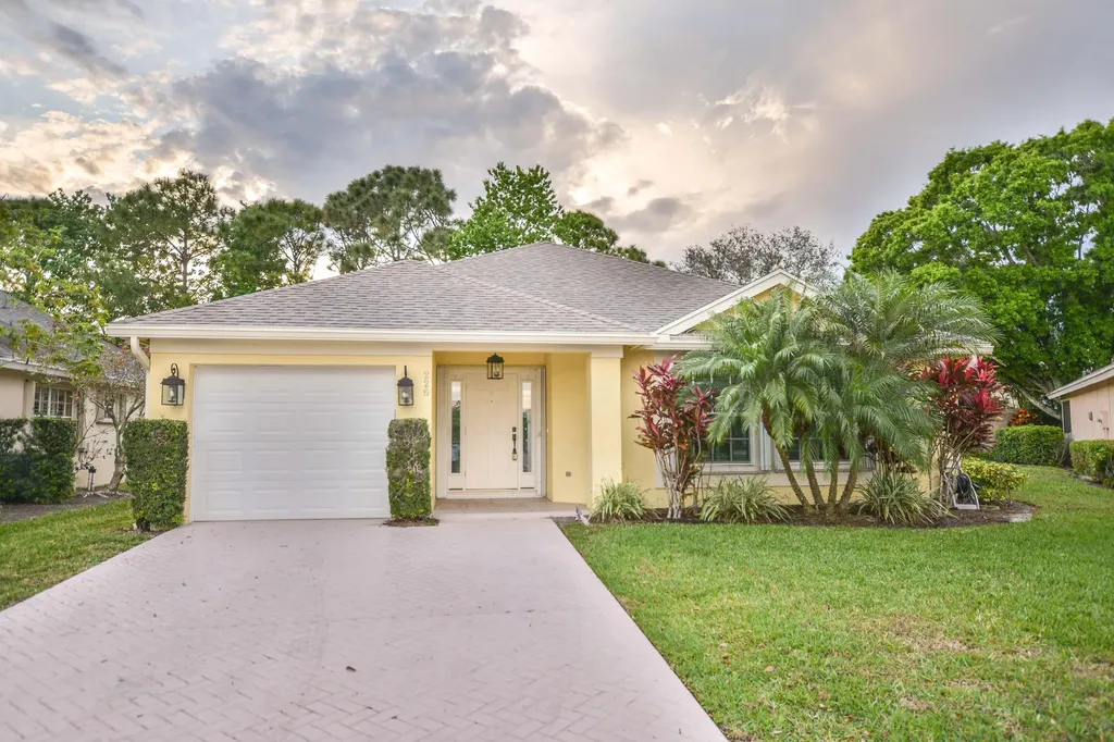 226 Moccasin Trail Jupiter FL 33458
