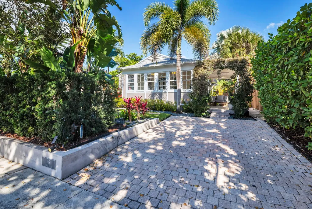 859 Sunset Road West Palm Beach FL 33401