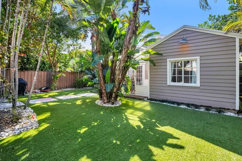 859 Sunset Road West Palm Beach FL 33401