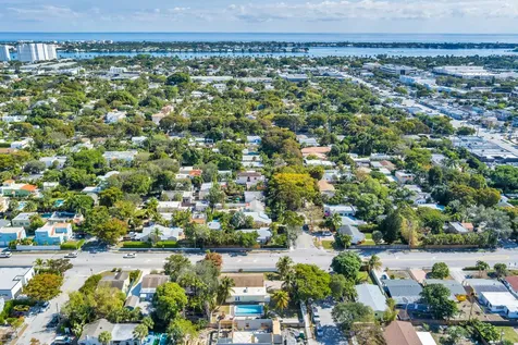 859 Sunset Road West Palm Beach FL 33401