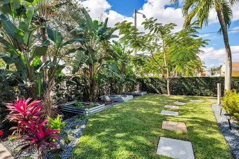 859 Sunset Road West Palm Beach FL 33401
