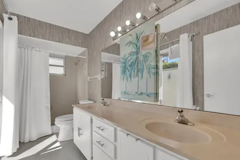 36 Se Saddleback Road Jupiter FL 33469