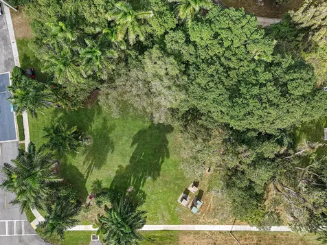 1617 Embassy Drive West Palm Beach FL 33401
