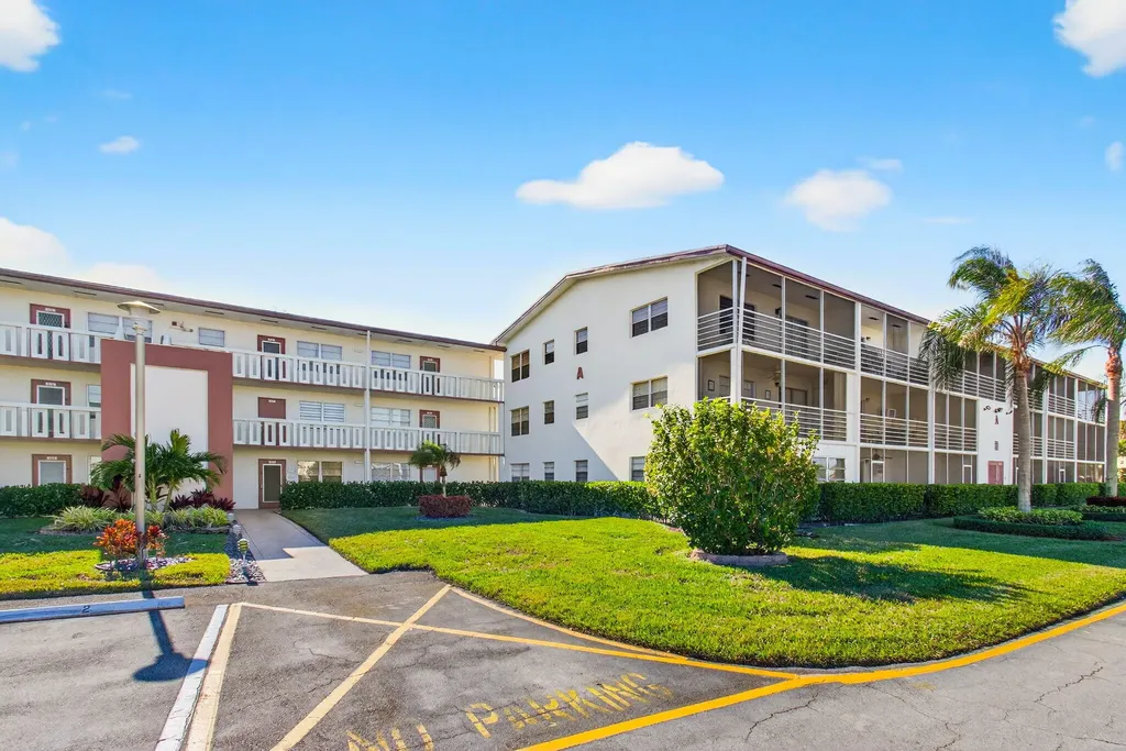 33 Fanshaw A Boca Raton FL 33434