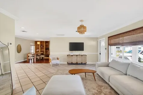 301 Se 8th Avenue Deerfield Beach FL 33441