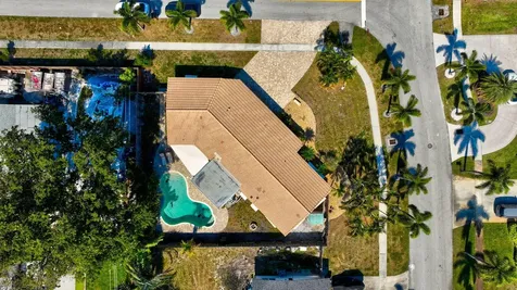 301 Se 8th Avenue Deerfield Beach FL 33441