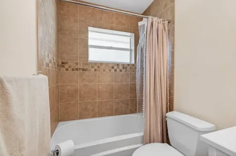 301 Se 8th Avenue Deerfield Beach FL 33441