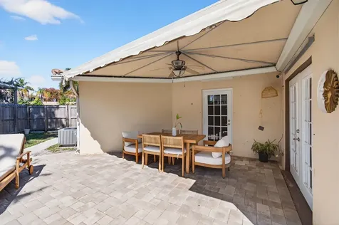 301 Se 8th Avenue Deerfield Beach FL 33441
