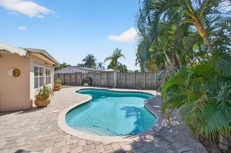 301 Se 8th Avenue Deerfield Beach FL 33441