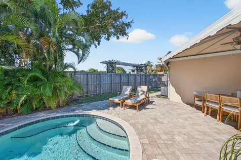 301 Se 8th Avenue Deerfield Beach FL 33441