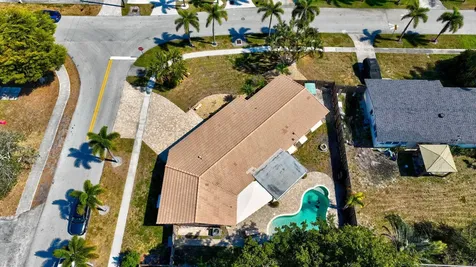 301 Se 8th Avenue Deerfield Beach FL 33441