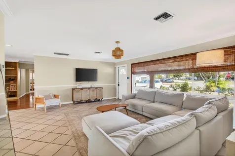 301 Se 8th Avenue Deerfield Beach FL 33441