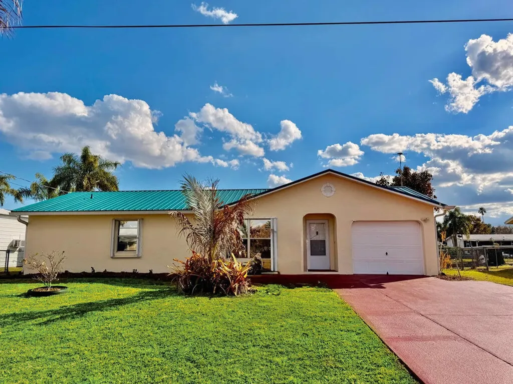 1926 Se 31st Street Okeechobee FL 34974