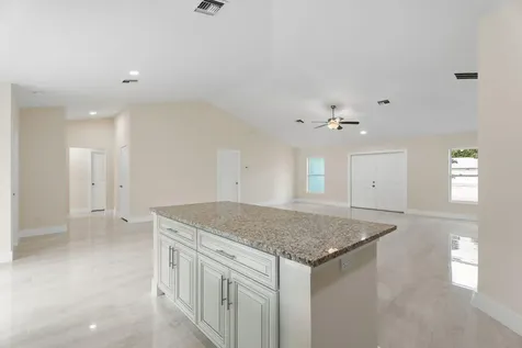 4947 Nw Flintstone Avenue Port Saint Lucie FL 34983